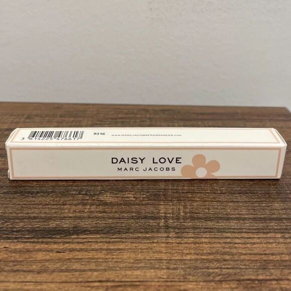 Marc Jacobs Daisy Love Eau de Toilette Travel Spray 10ml - New - Picture 12 of 17